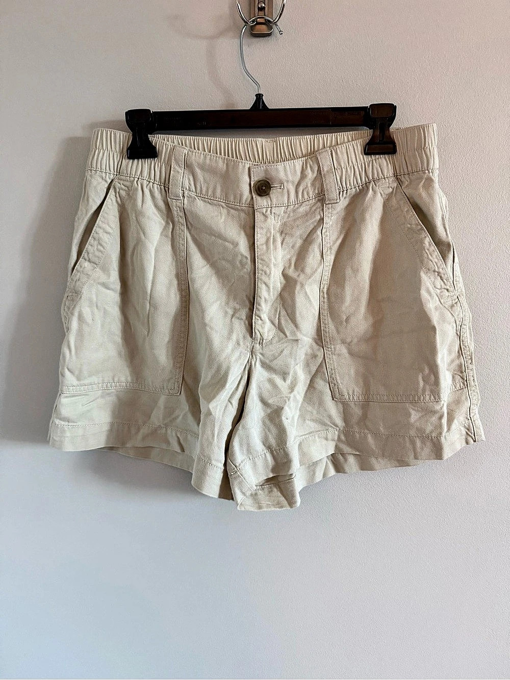 Gap Utility Shorts in Cream Size Medium Like New